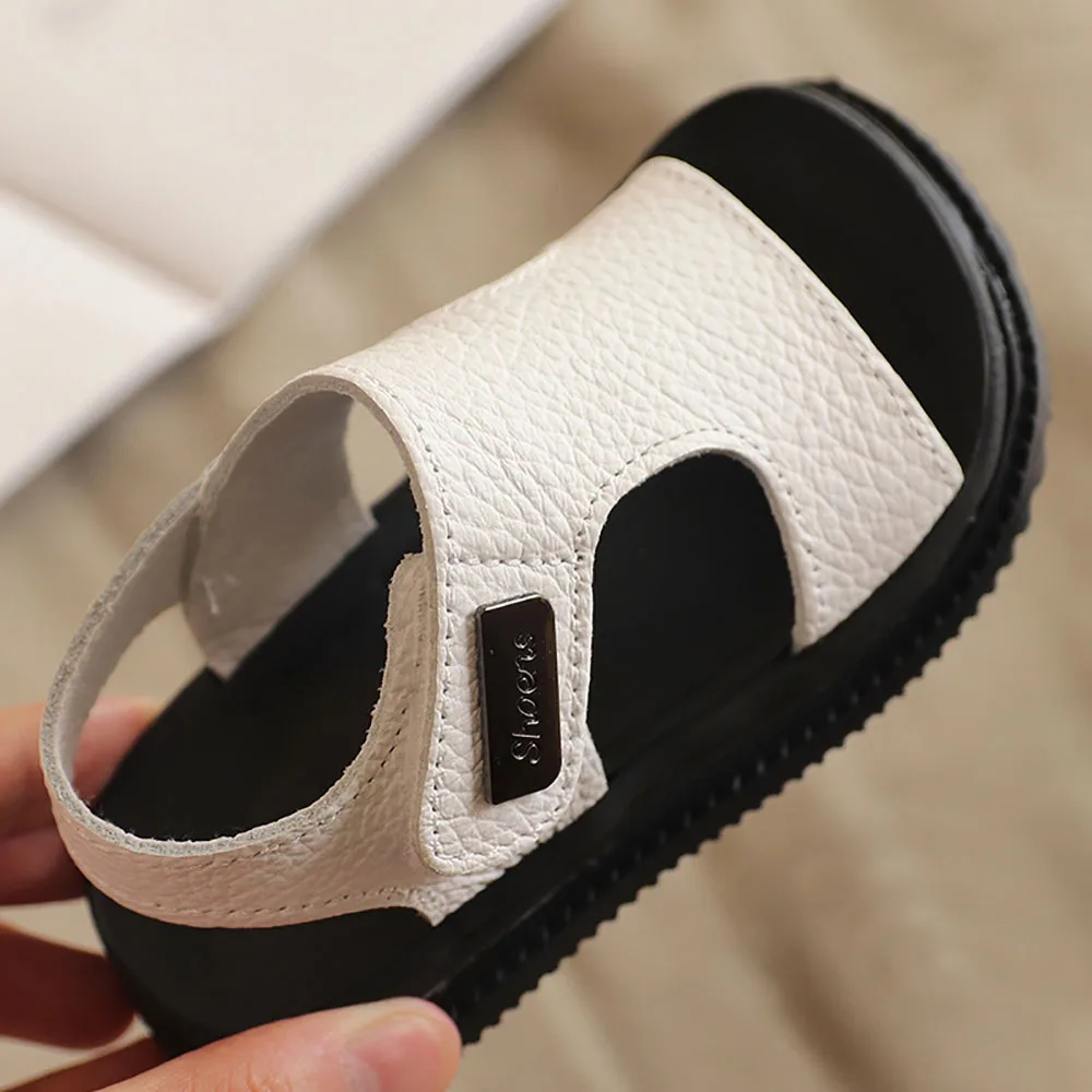 Sommer Strands andalen für Jungen koreanischen Stil 2024 Mode Kinderschuhe Pu Leder Anti-Rutsch-Kinderschuhe mit weichen Sohlen