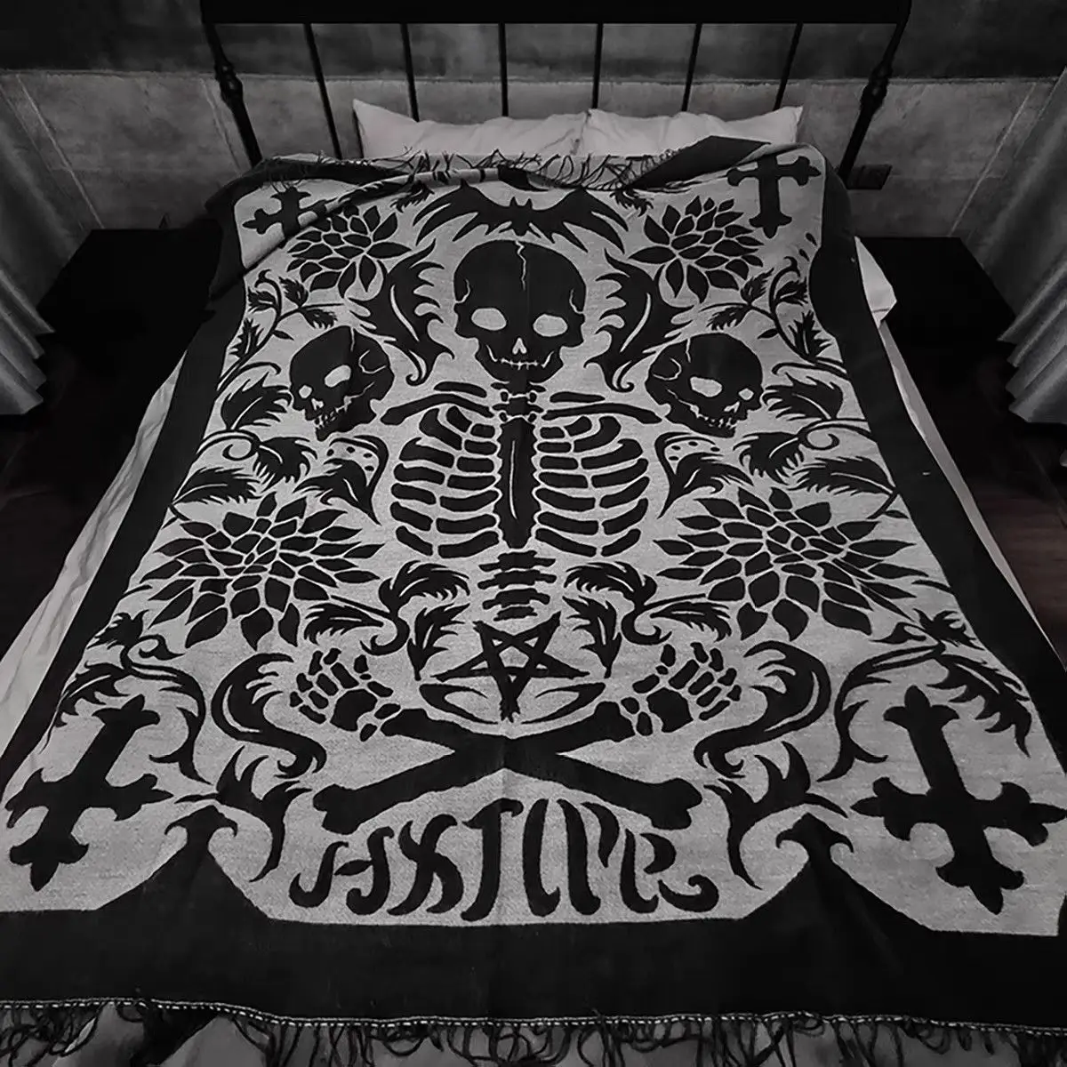 Gothic Dark Aesthetic Blanket Evil Skull Pattern Personalized Throw Blanket Student Dorm Nap Cover Air Conditioning Shawl Blanke