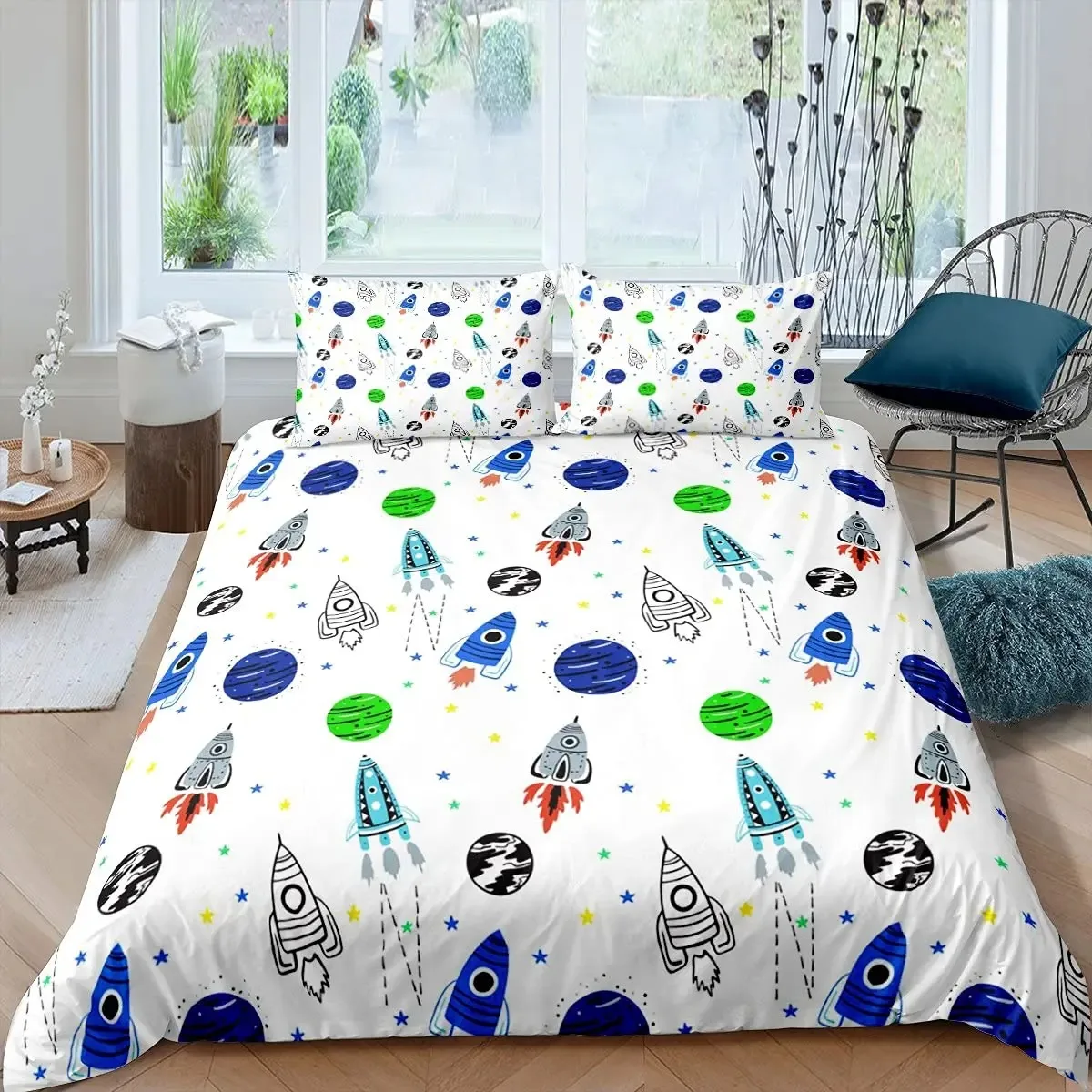 

Комплект постельного белья Rocket Duvet King Size: пододеяльник и наволочки с рисунком космического корабля, звезд, планет и мультяшных персонажей, из микрофибры, в стиле космоса и галактики.