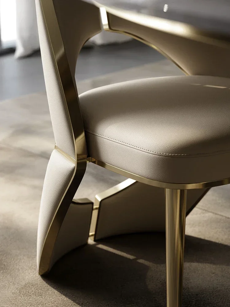 Полностью кожаный обеденный стул в итальянском стиле, вилла, большой плоский пол, оригинальные высококачественные бытовые современные роскошные обеденные столы и стулья