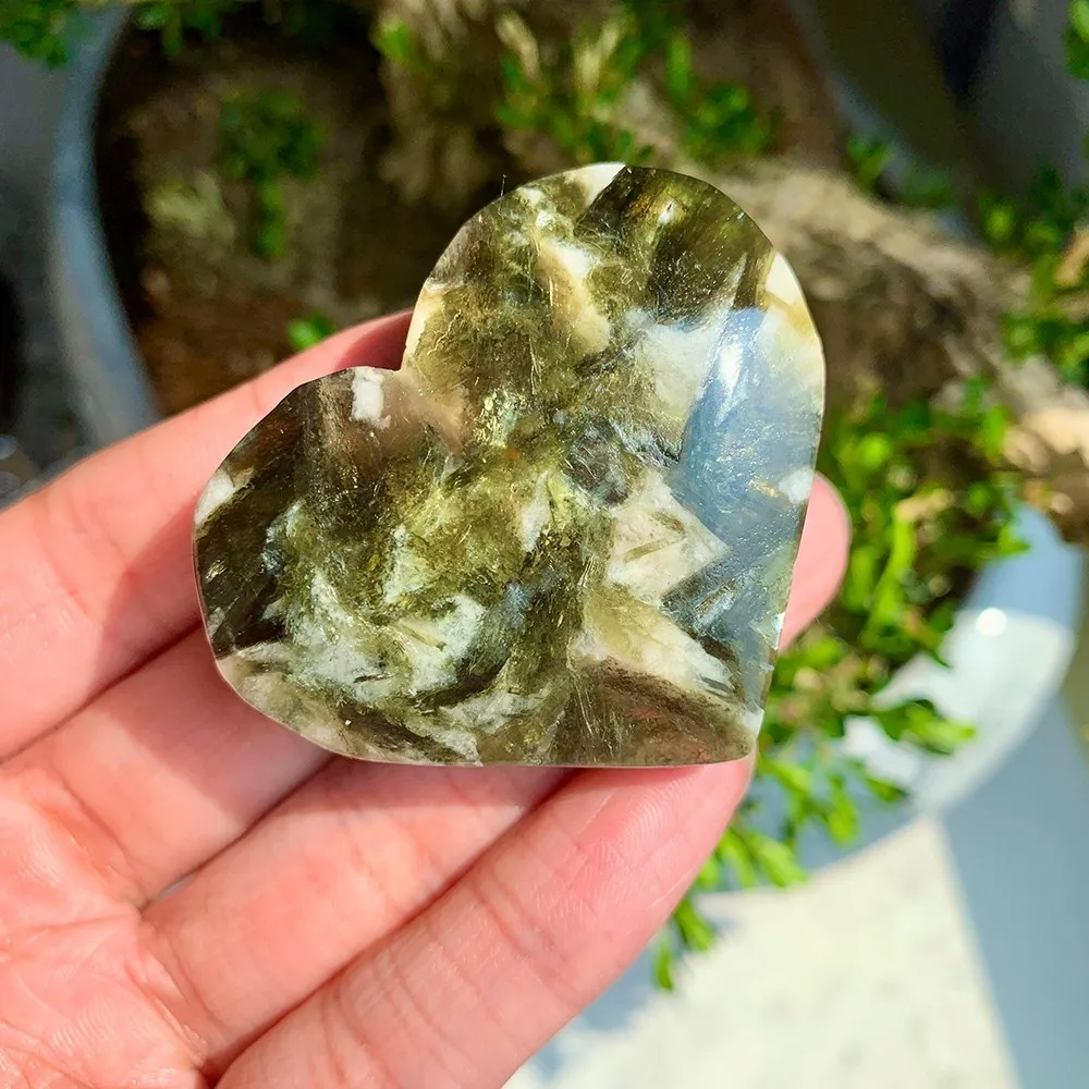 Natural Flashy Green Mica Heart Carving Polished Stone Figurine for Pocket Worry Stone Bookmark Purse