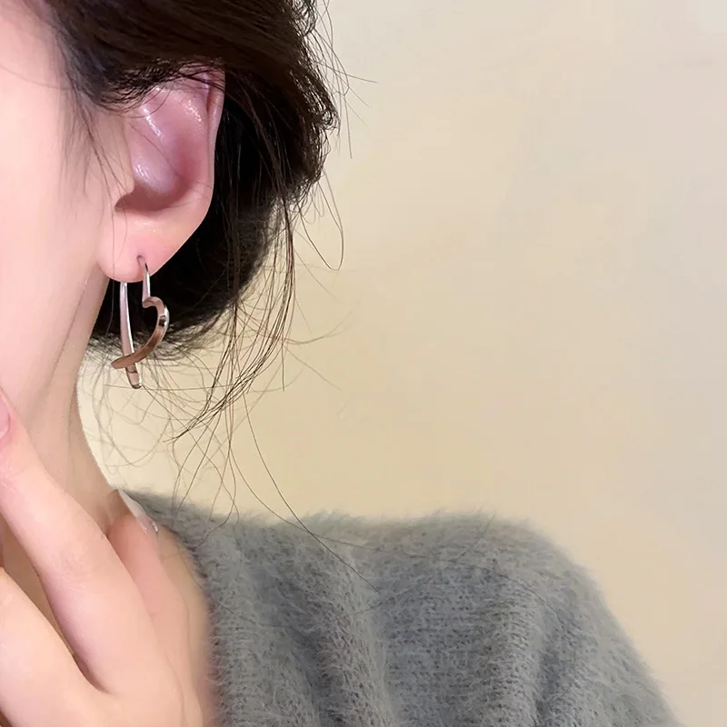 Metal Heart Stud Earrings Retro Hong Kong Style French Elegant Lightweight Gold Alloy Unique Classy Summer Jewelry Her