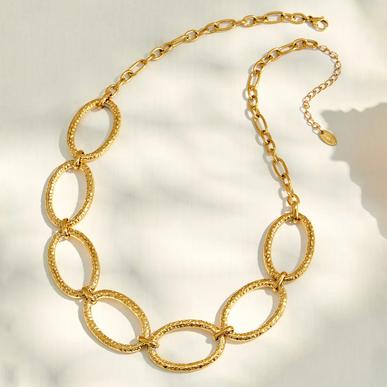 Strukturierte Ovale Ketten-Halskette und Armband Set aus Edelstahl, 18k Vergoldet für Damen – Detail 11