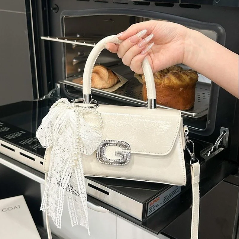 

Elegant Women's Tote Bag Made Of Premium Leather Boasting Trendy Lasting Spacious Soft Daily Modern Look​