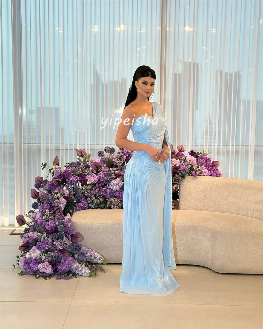 カスタマイズされた高品質の複雑なプリーツストレートワンショルダーロングドレスオーダーメイドオケージョンドレスモダンなスタイル絶妙な