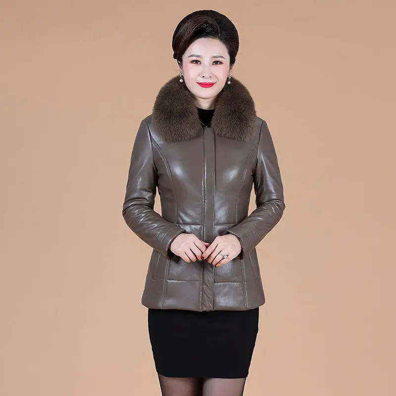 Manteau en cuir court pour femme d'âge moyen, grand col en fourrure, optique thermique, vêtements d'extérieur minces, mode décontractée, veste de document solide, hiver, nouveau, 2023