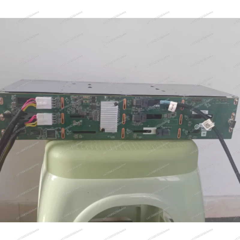 

Ybj Б/У 12-слотовый 3,5-дюймовый корпус для HDD с горячей заменой - шасси для хранения данных 6 Гбит/с / 12 Гбит/с