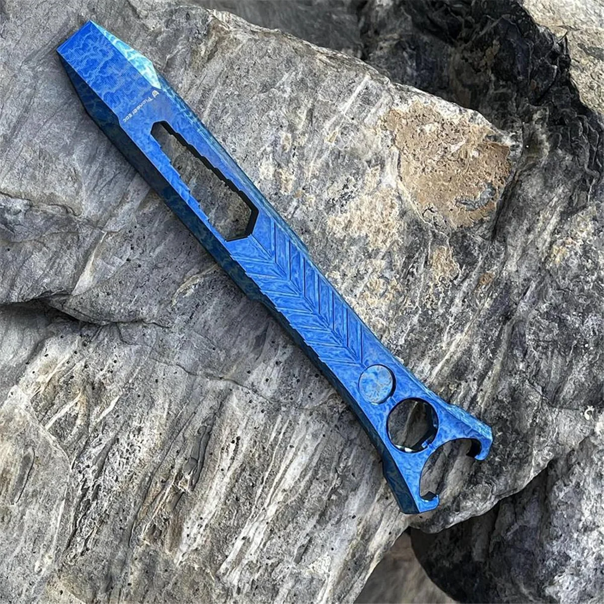 

Titanium Alloy Pry Bar Multi-Tool Bottle Opener Compact Size EDC Multi-Tool Pry Bar Wrench Screwdriver