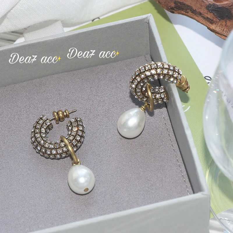 

Retro pearl temperament light luxury high sense exaggerated stud earrings