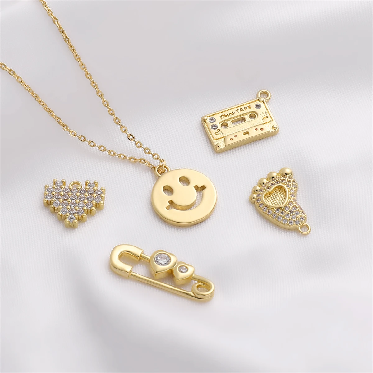 1Pc 14K Gold Plated Brass with Zircon Cute Heart Magnetic Tape Foot Pin Charms Pendants for Necklace Earring Bracelet Making