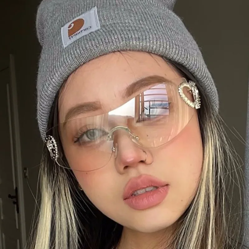 Neue Mode Randlose Sonnenbrille Männer und Frauen Personalisierte Liebe Y2K Luxus Designer Brille Einteiler Liebe Herz Form