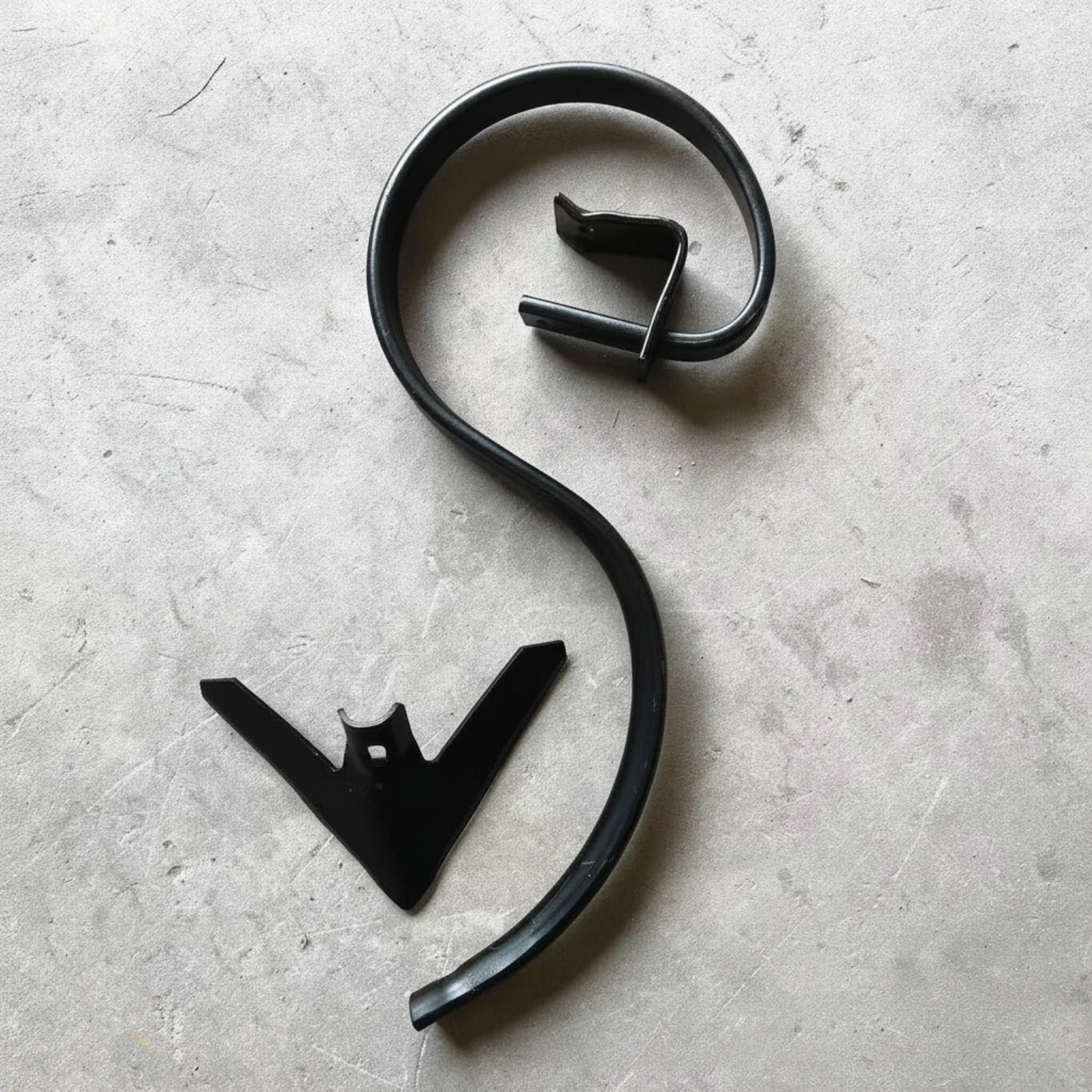 Agricultural Machinery Part Compact Black Metal Spring Tine with Mounting Opening for Tillage Tasks, Cultivation Work