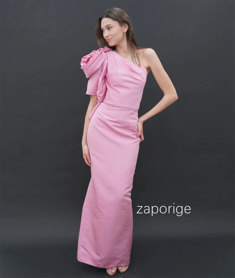 Abiti midi monospalla personalizzati con pieghe floreali fatte a mano in charmeuse, occasioni su misura, feste, moda elegante