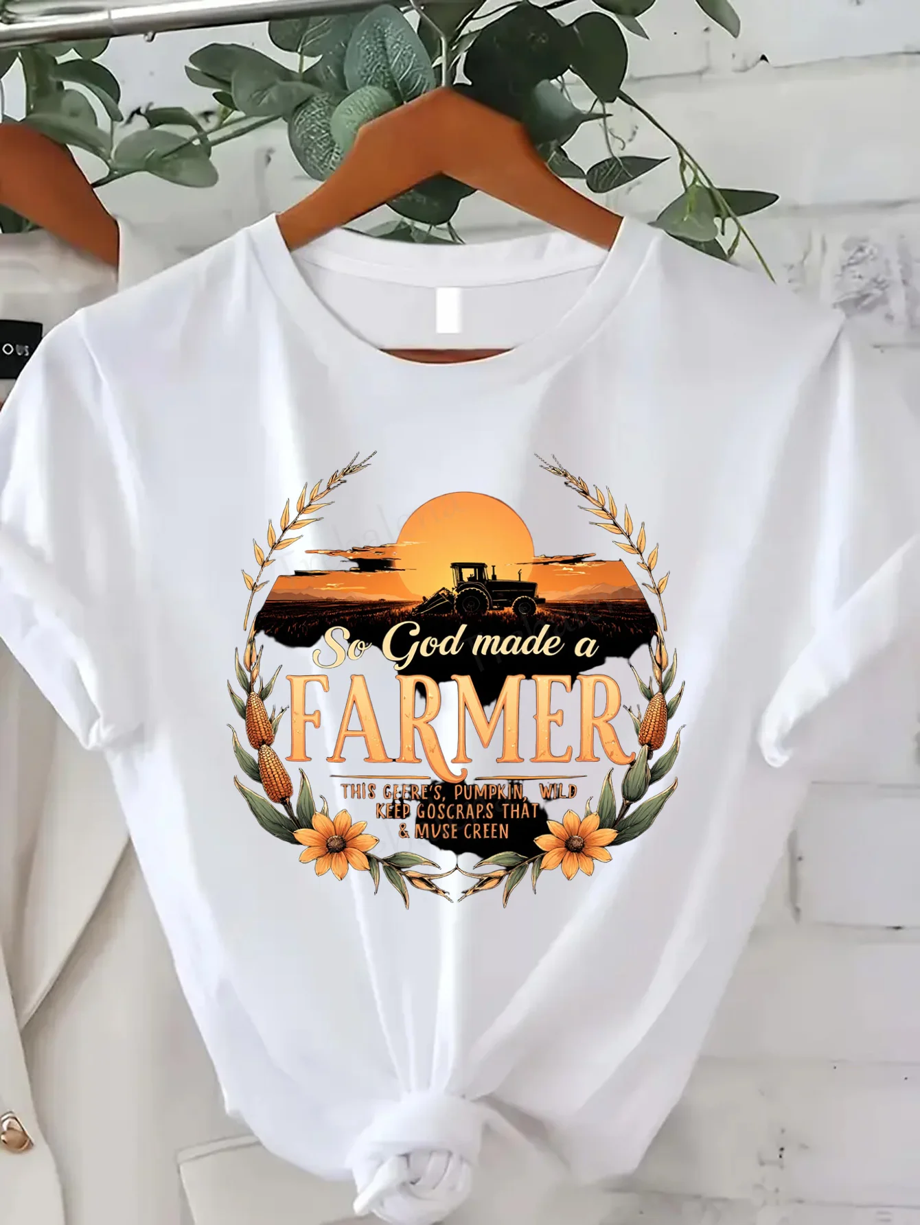 

Удобная женская футболка с принтом Футболка Farmer Life — дизайн в деревенском стиле с закатом трактора, сельскохозяйственная тема для женщин