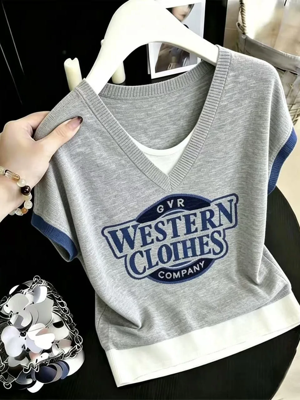 Camiseta Feminina Cinza de Manga Curta Solta, Moda de Verão, Top Casual com Efeito Emagrecedor, Estilo Olay em Duas Peças, Tricô Casual com Gola Redonda
