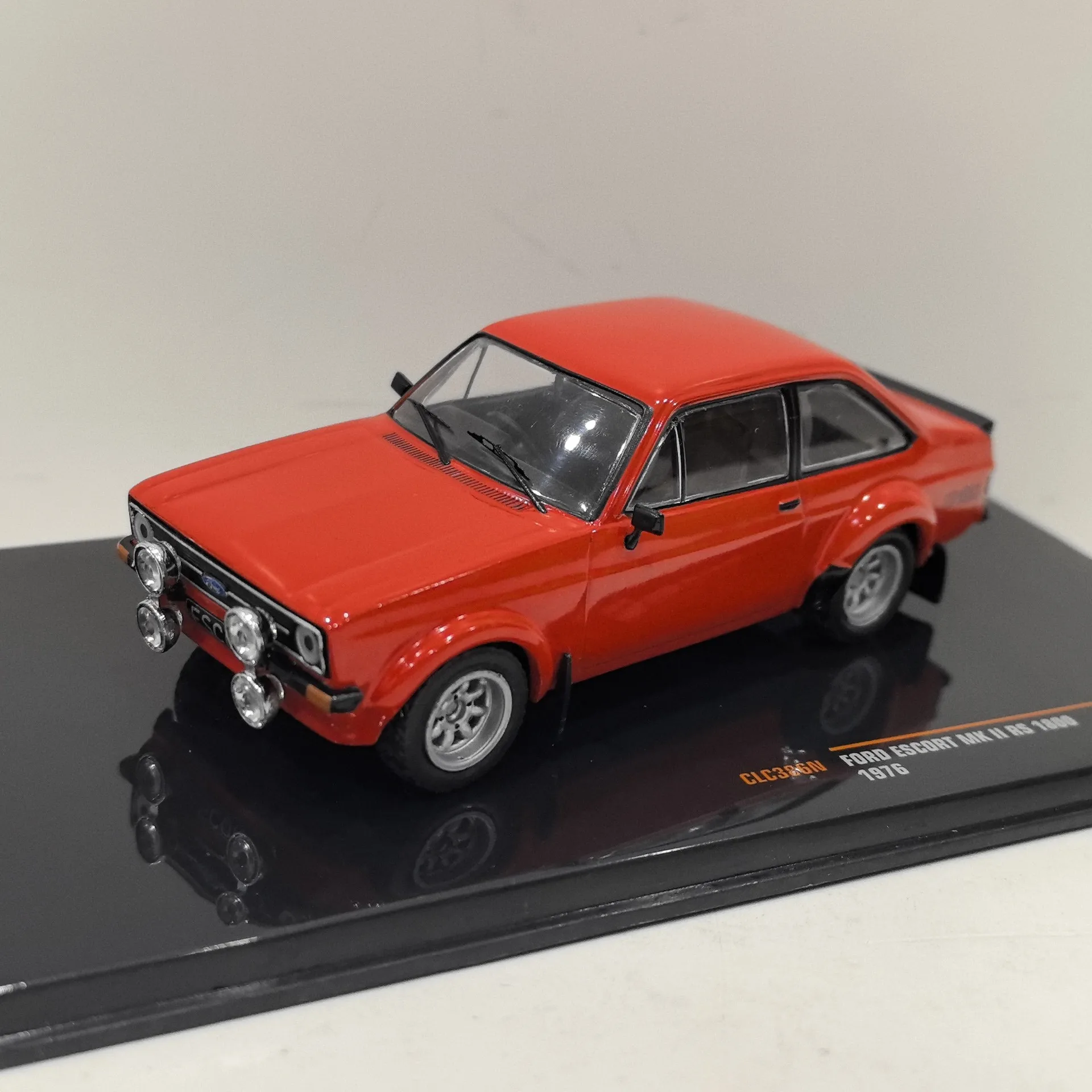 

Diecast IXO 1/43 Scale FORD ESCORT MKII RS 1800 1976 Ford Alloy Car Model Collectible Toy Gift Souvenir Display Ornament