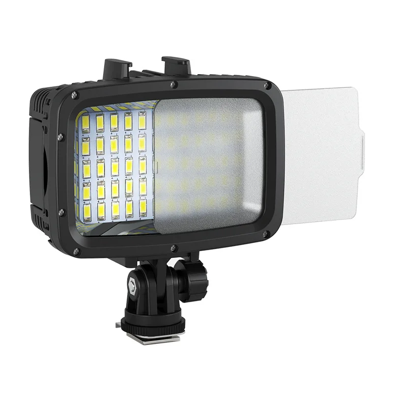 The 40-meter strong light diving light is compatible with GoPro action camera accessories