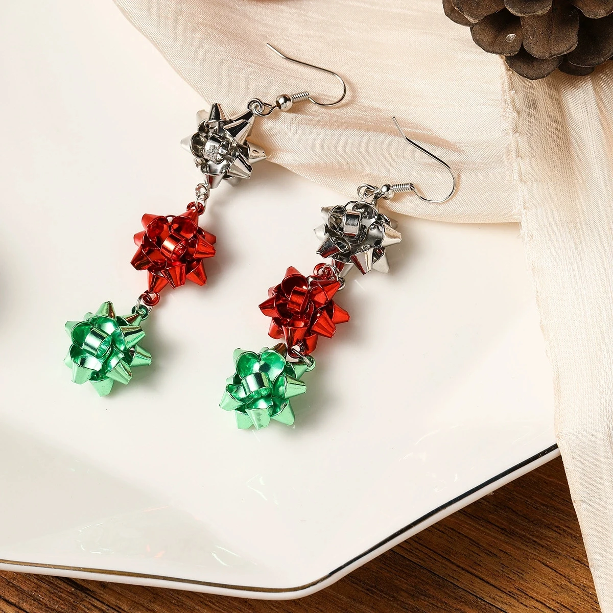 Christmas Snow Globe Bell Long Stud Earrings Red and Green Holiday Color Scheme Fashionable Women's Pendant Jewelry NEW