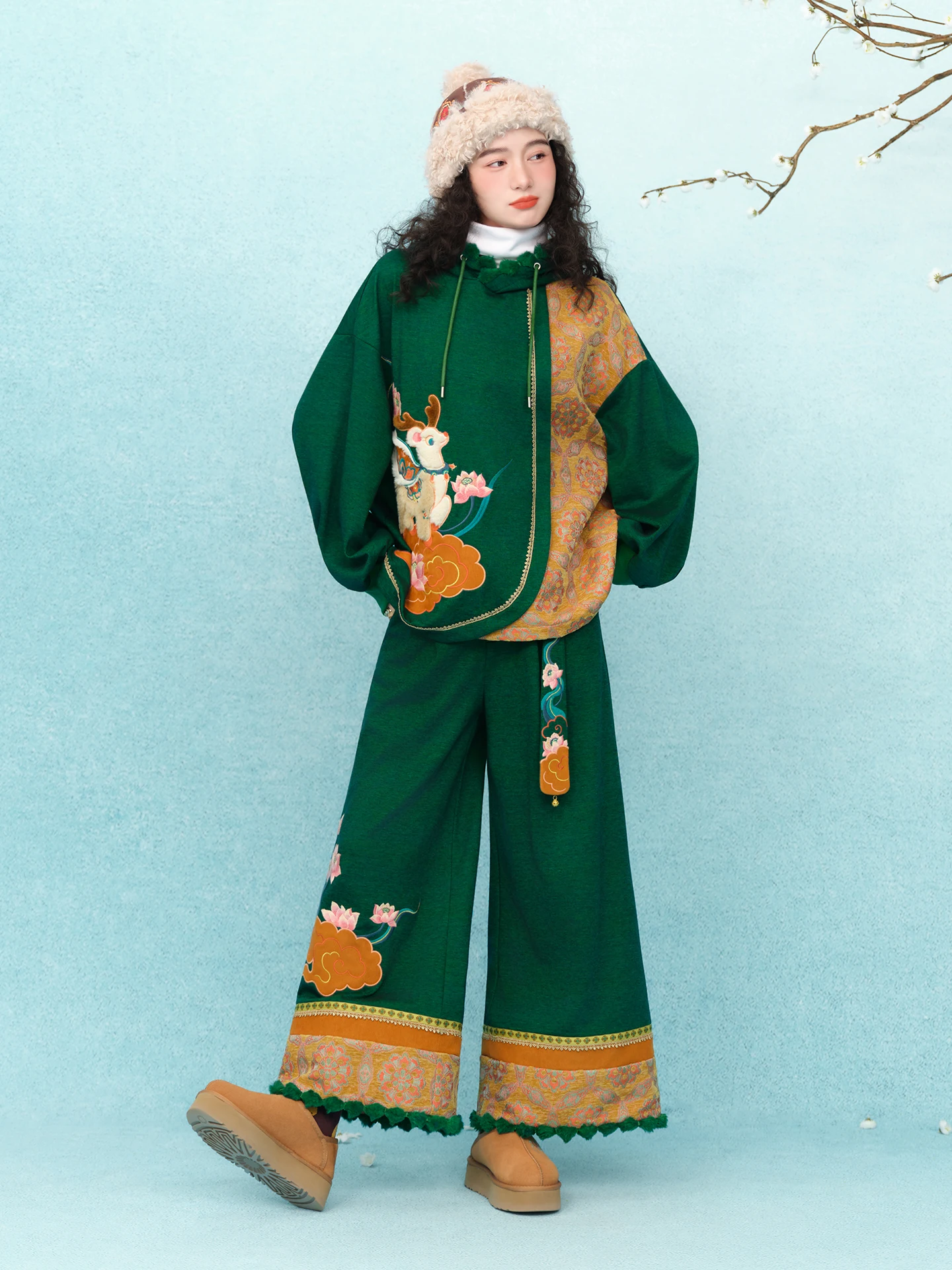 

Оригинальная толстовка Sulo Fce на подкладке и спортивные брюки с вышивкой, женская повседневная одежда, зимняя коллекция, удобная посадка, две части...