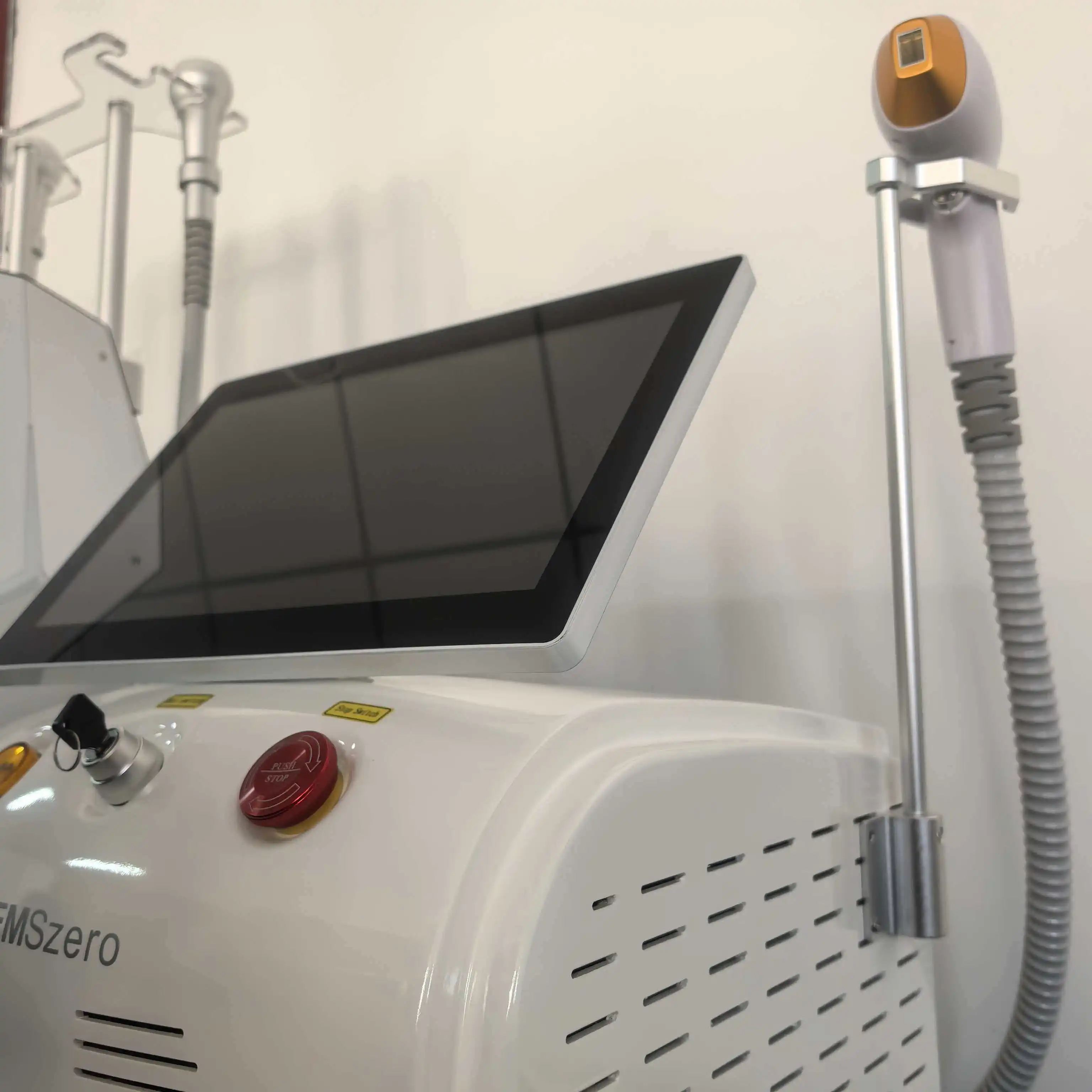 

Лазерный диодный аппарат 2-в-1 для удаления волос и татуировок: безболезненный александритовый и пикосекундный лазер с многофункциональной системой охлаждения для косметологии