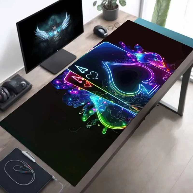 mouse-pad-com-padrao-neon-poker-lavavel-e-antiderrapante-para-jogos-e-escritorio-acessorio-premium-para-desktop