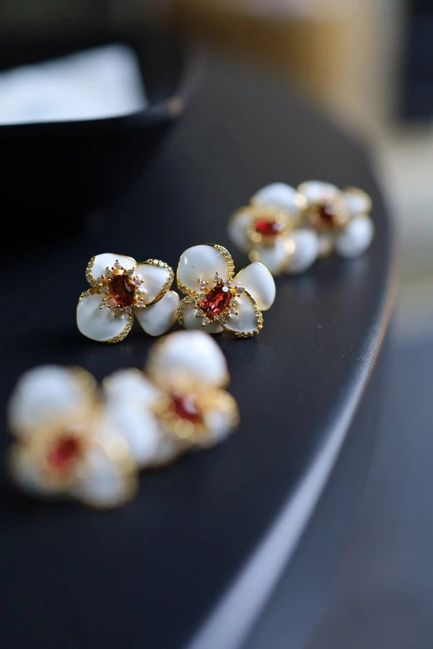 Certificated 925 Sterling Silver Natural Garnet Floral Stud Earrings With White Shell Petals Paved CZ Delicate Ears High Jewelry