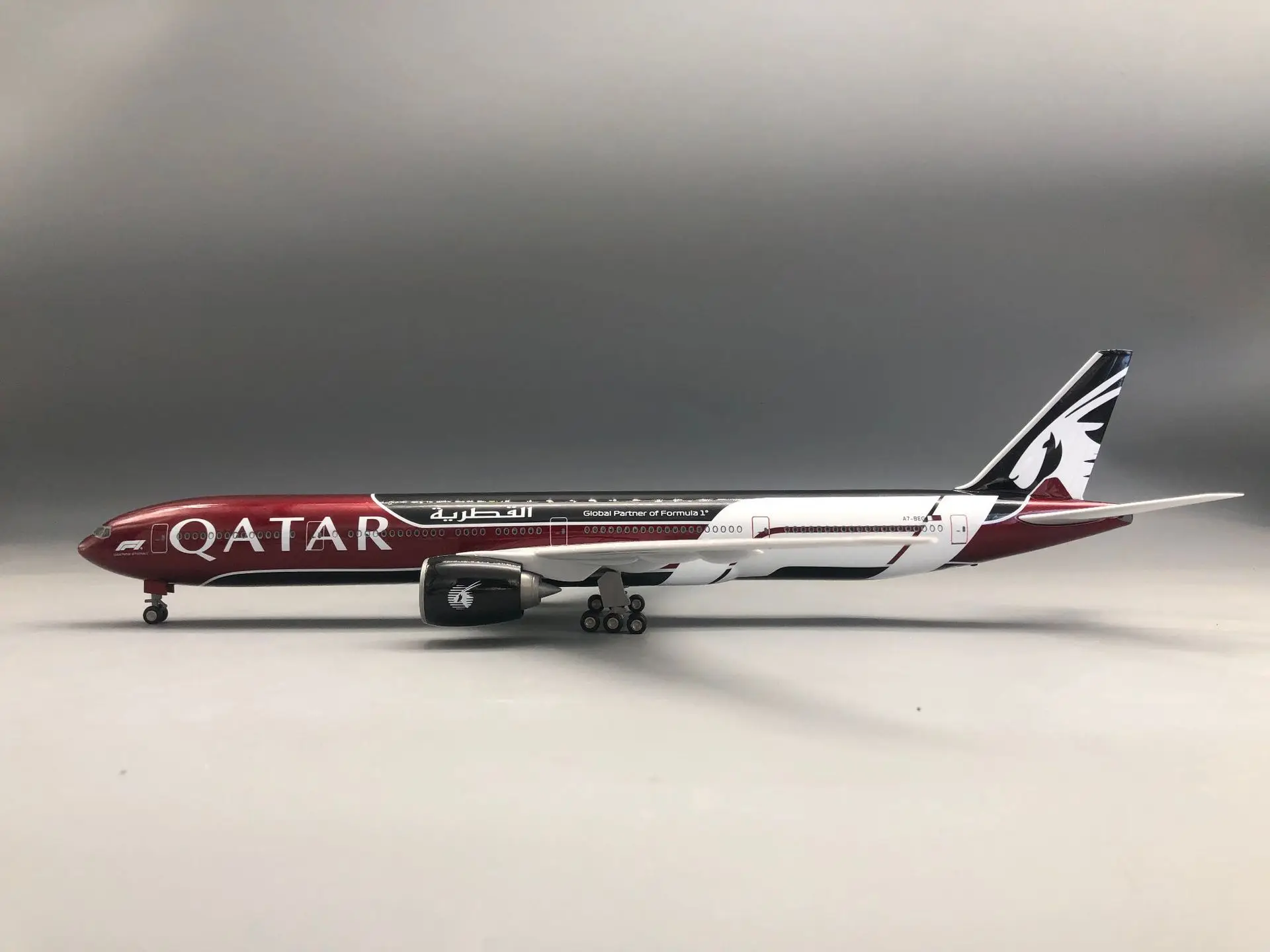47cm Scale Aircraft B777-300 F1 Airways Model Planes Diecast Airplane With Lights And Wheels Aviation Model Boys Toys Souvenir