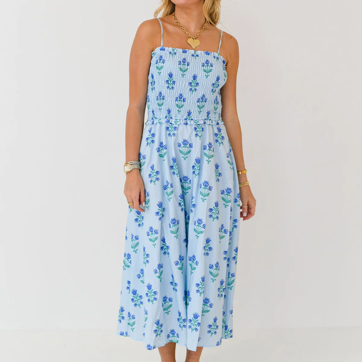 Abito estivo vintage da donna per le vacanze, drappeggiato con cinturino per spaghetti, elegante abito lungo senza maniche con stampa floreale e volant