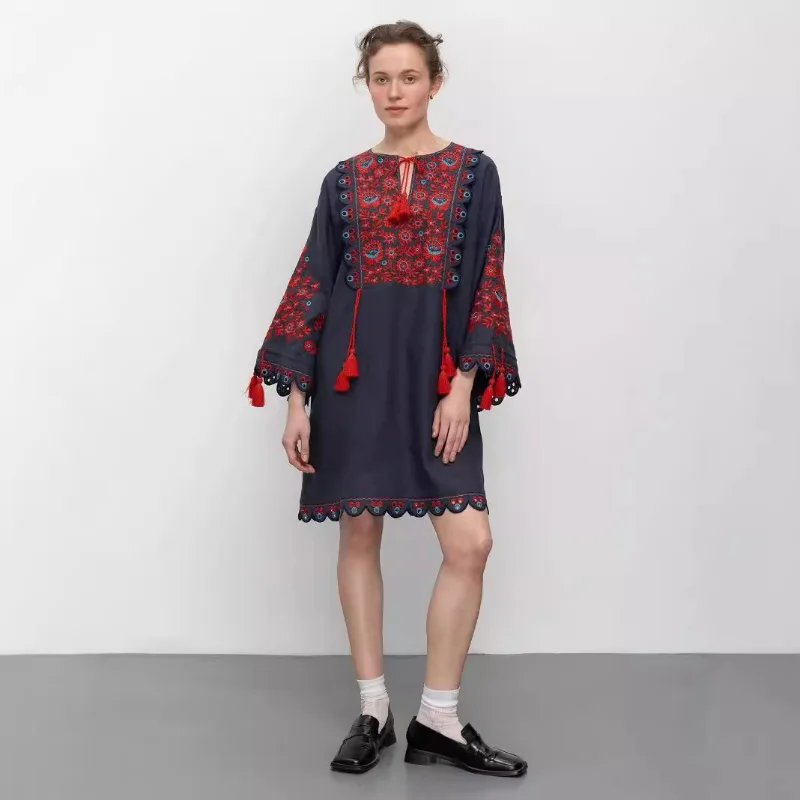 

Women 2024 Early Autumn New Retro Floral Embroidered Bell Sleeve Long Sleeve Linen Tassel Dress