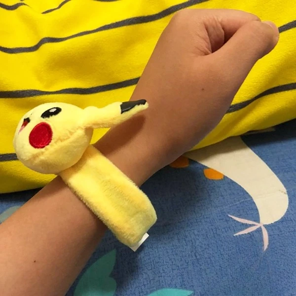 Süßes Pokemon Anime Plüsch Klatschen Armband Actionfiguren Kreatives lustiges Stofftier Kawaii Pikachu Squirtle Armband Geburtstagsgeschenk – Detail 4