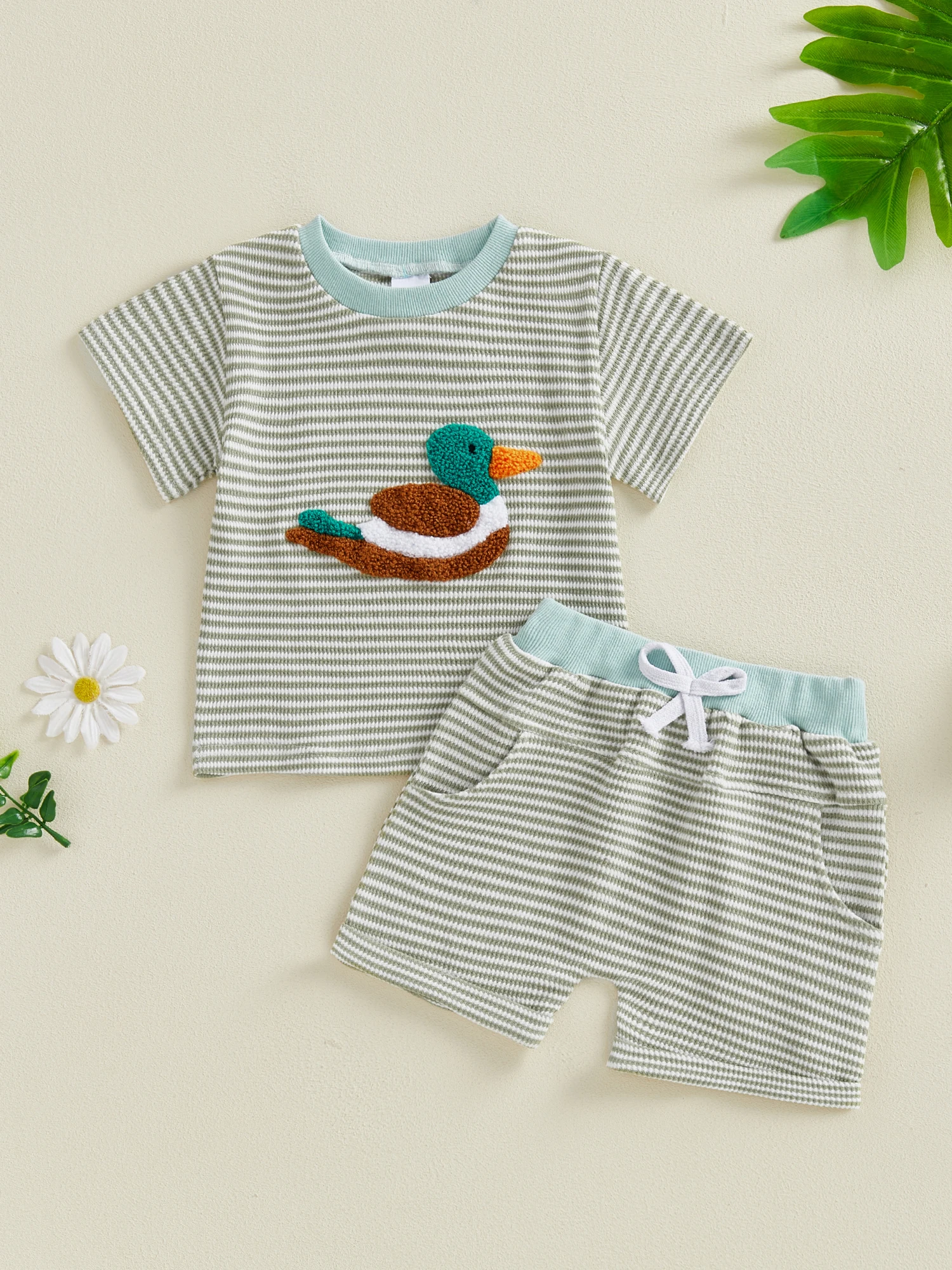 طقم رومبير للفتيات الصغيرات الرضع مطبوع عليه زهور مكشكش بدون أكمام وسروال قصير مكون من قطعتين من مزيج القطن