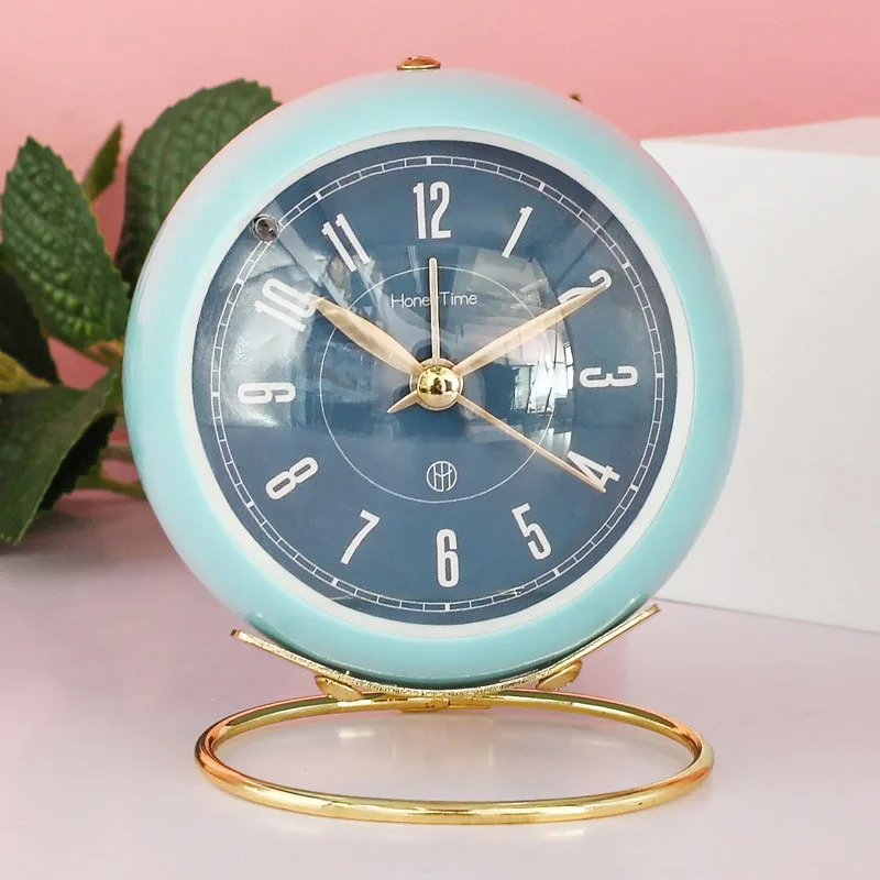 

Nordic Minimalist Desktop Mute Clock Dormitory Bedroom Table Clock Students With Bedside Luminous Alarm Clock Retro Ornaments