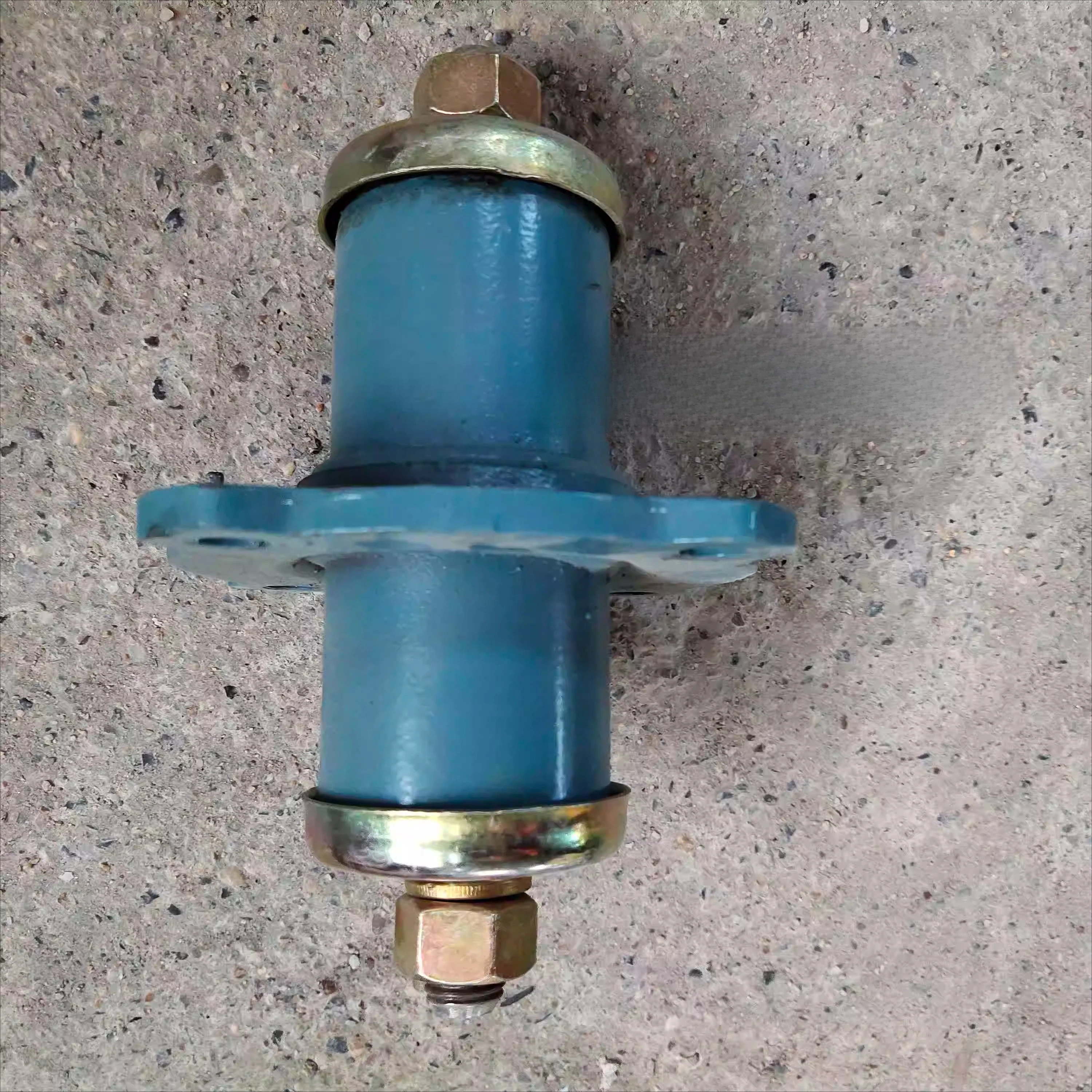 

Запчасти для мотоблоков: вал заднего колеса роторного культиватора, кожаное колесо, железное колесо, подшипник вала, сальник.