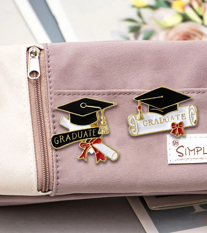 Graduation season bachelor's hat GRADUATE scroll metal brooch commemorative badge accessory elegant trend small gift