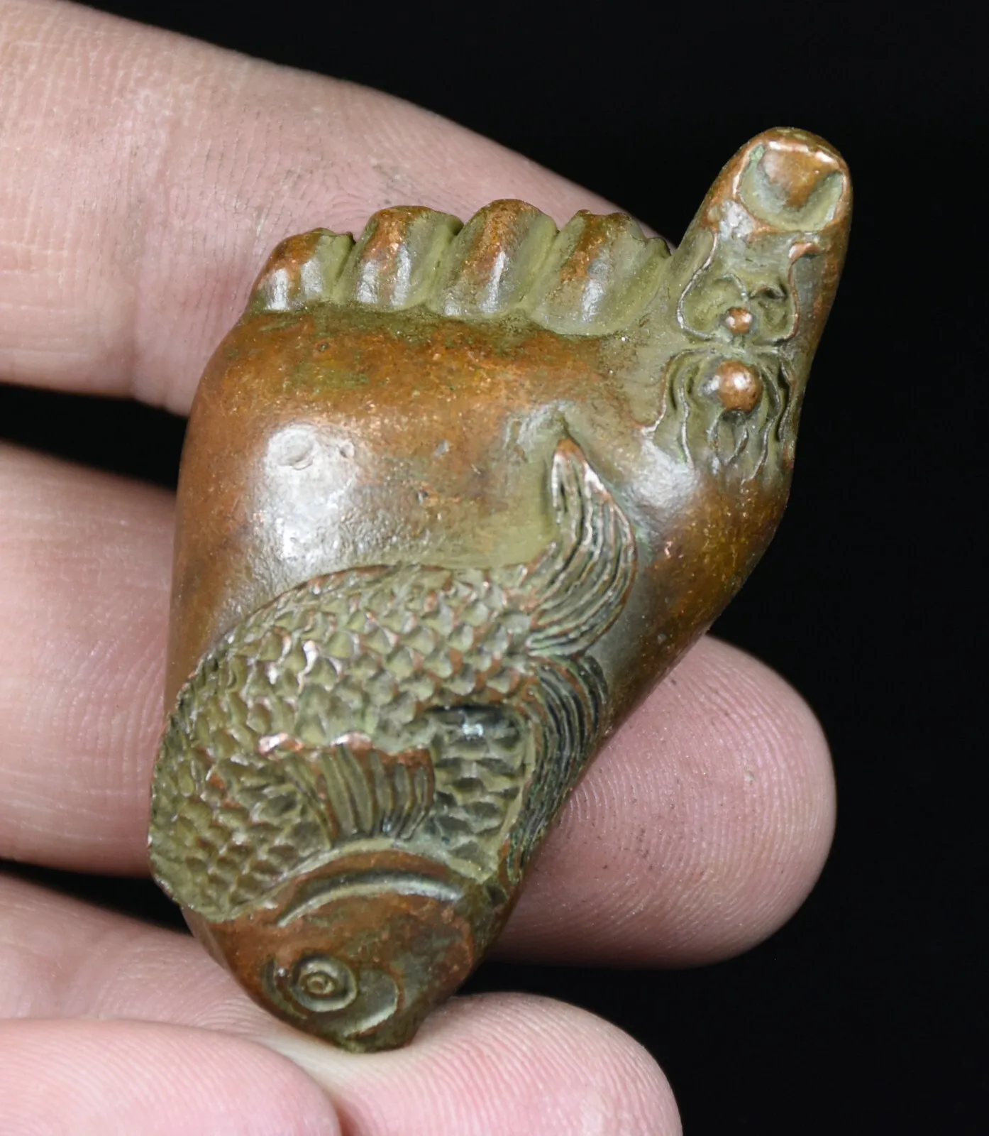 

2" Rare Old China Copper Carving Feng Shui Fish Spider Foot Lucky Sculpture