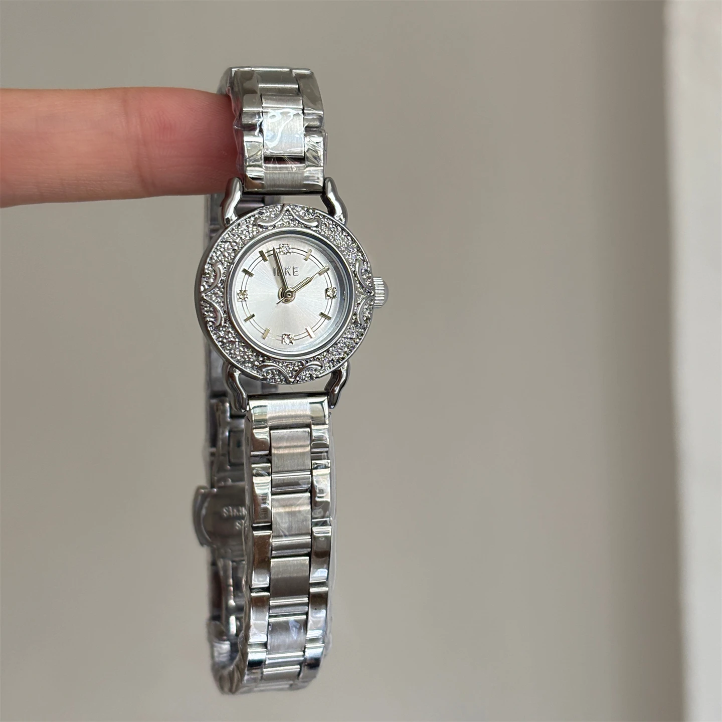 

RetroStyleRoundFloral Dial WatchSophisticated AndStylish QuartzWristwatchFor WomenA Perfect Gift For LadiesA Timepiece Accessory