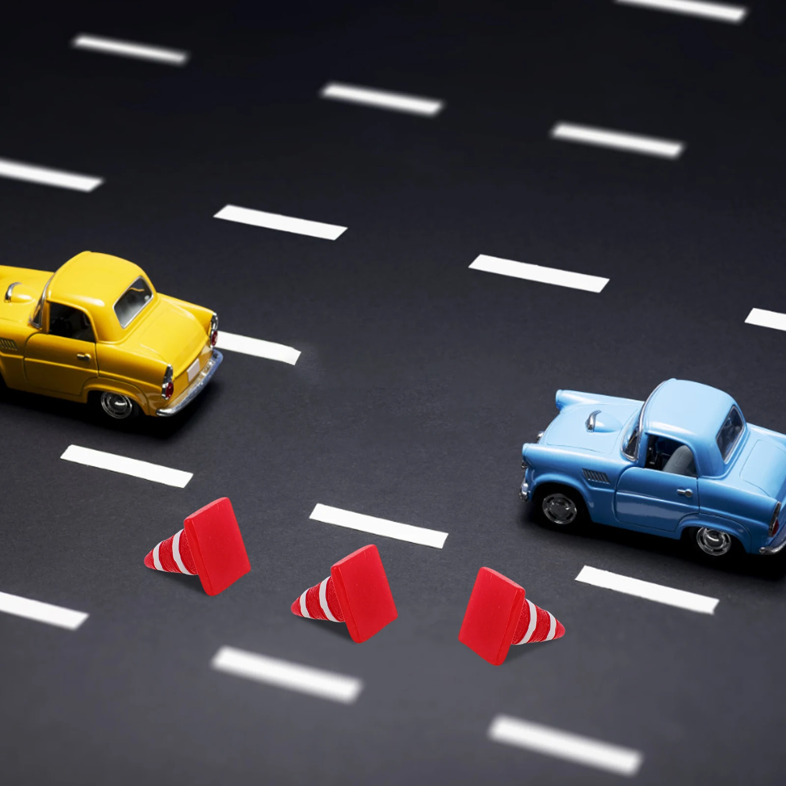 

20pcs Mini Traffic Miniature Construction For Kids Party Mini Safety Cones Desktop Decor Resin Urban Aesthetic Charm