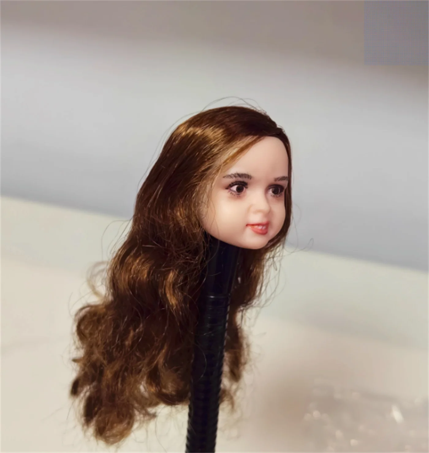 

1/6 сердитое выражение, милая девушка, женская голова, резьба, розовые, коричневые, черные волосы, дети, подходят для 12 дюймов, TBl, экшн-фигурка