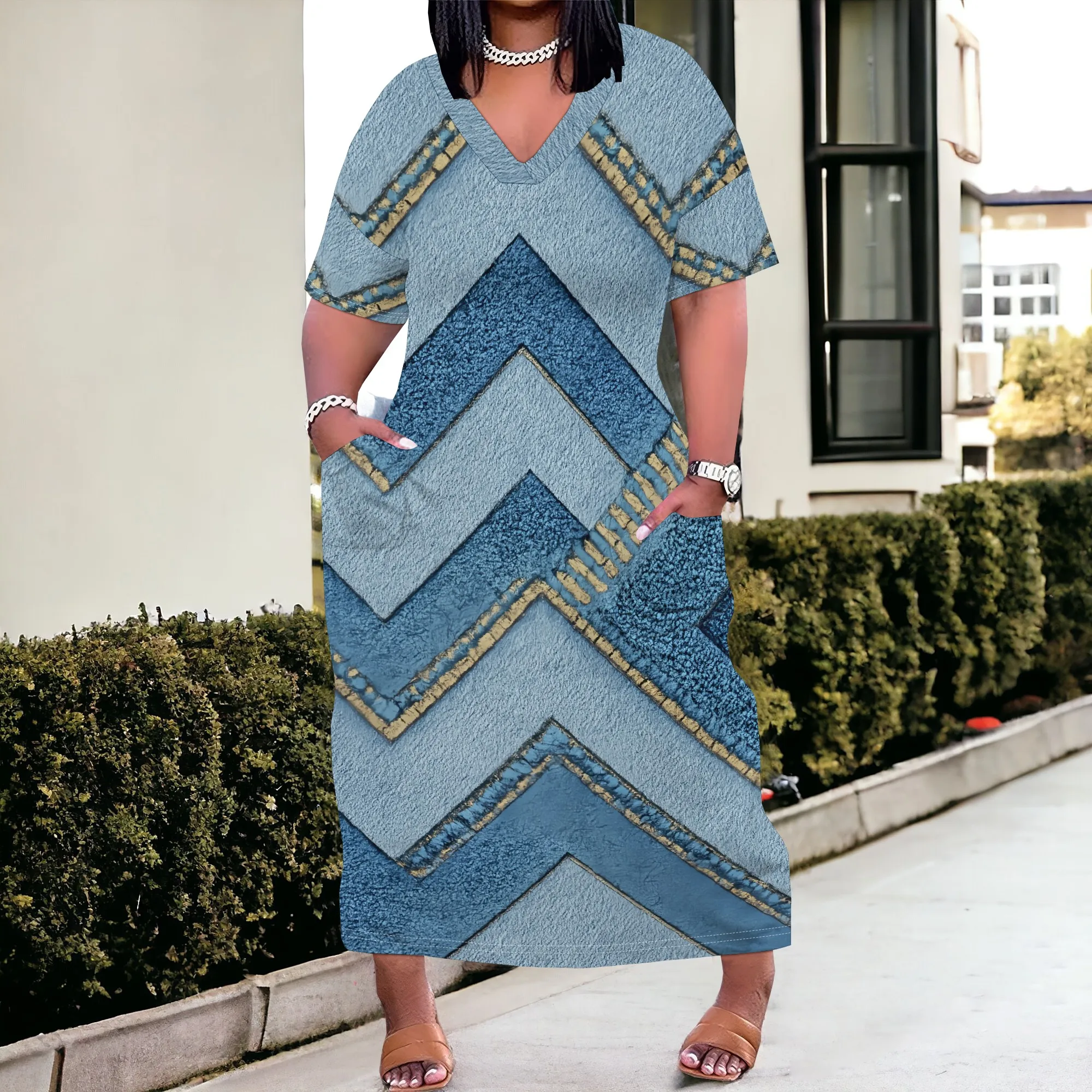 

Chevron Print Women's Maxi Dress XL-6XL, V-Neck Casual Summer Dress with Pockets, Blue & Beige Zigzag Pattern