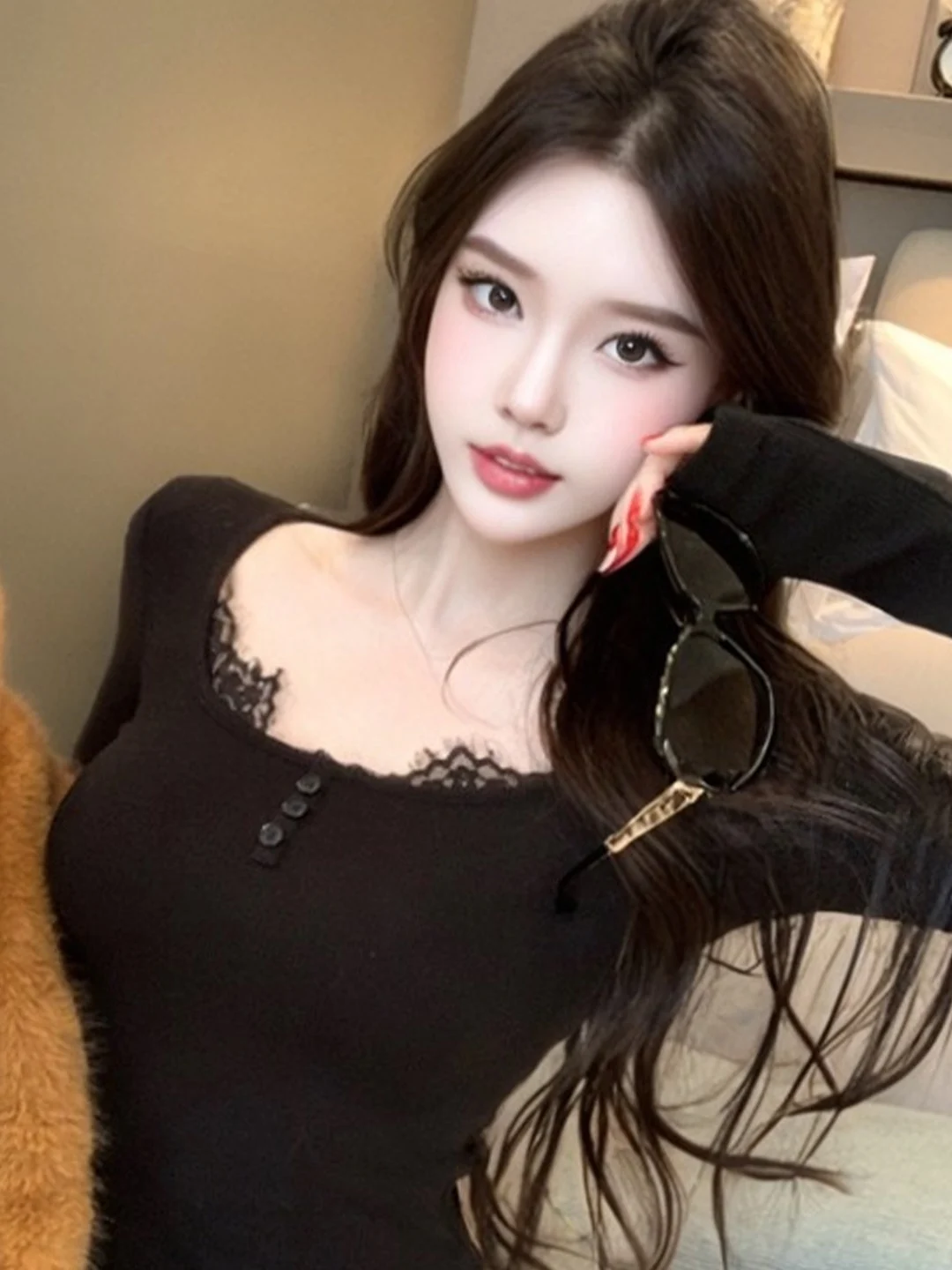 

Lace Splice Slim Fit Long Sleeve U-Neck T-Shirt Women Winter Waist-Cinching Fashionable Base Layer Shirt Top