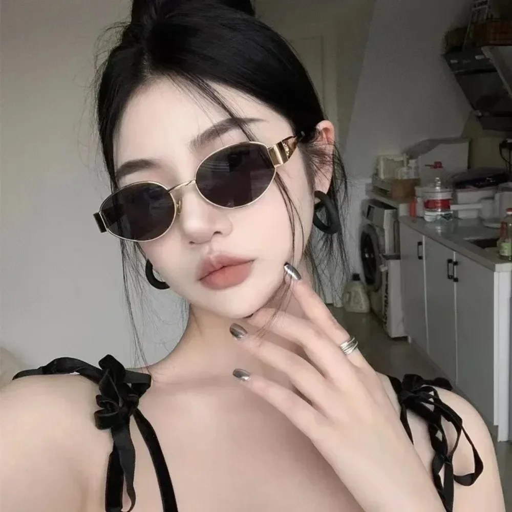 

Small Metal Frame Oval Sunglasses for Women 2025 Brand Designer Fashion Luxury Shades UV400 Eyewear Men Vintage Sun Glasses