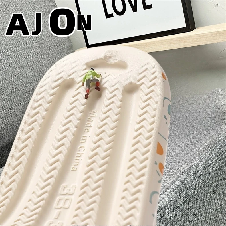 شبشب خاص للسيدات 2025 صنادل جديدة للحمام المنزلي الداخلي صنادل إيفا أحذية صيفية للرجال