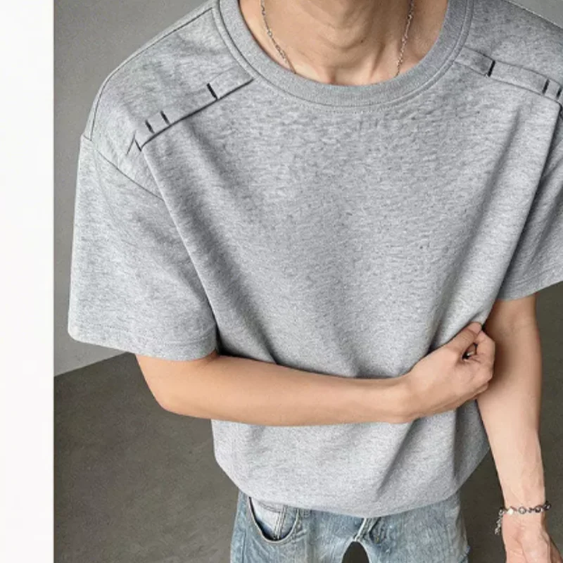Deconstructive style solid-color versatile loose short-sleeved T-shirt for men. Summer trendy design with rounded neckline and s