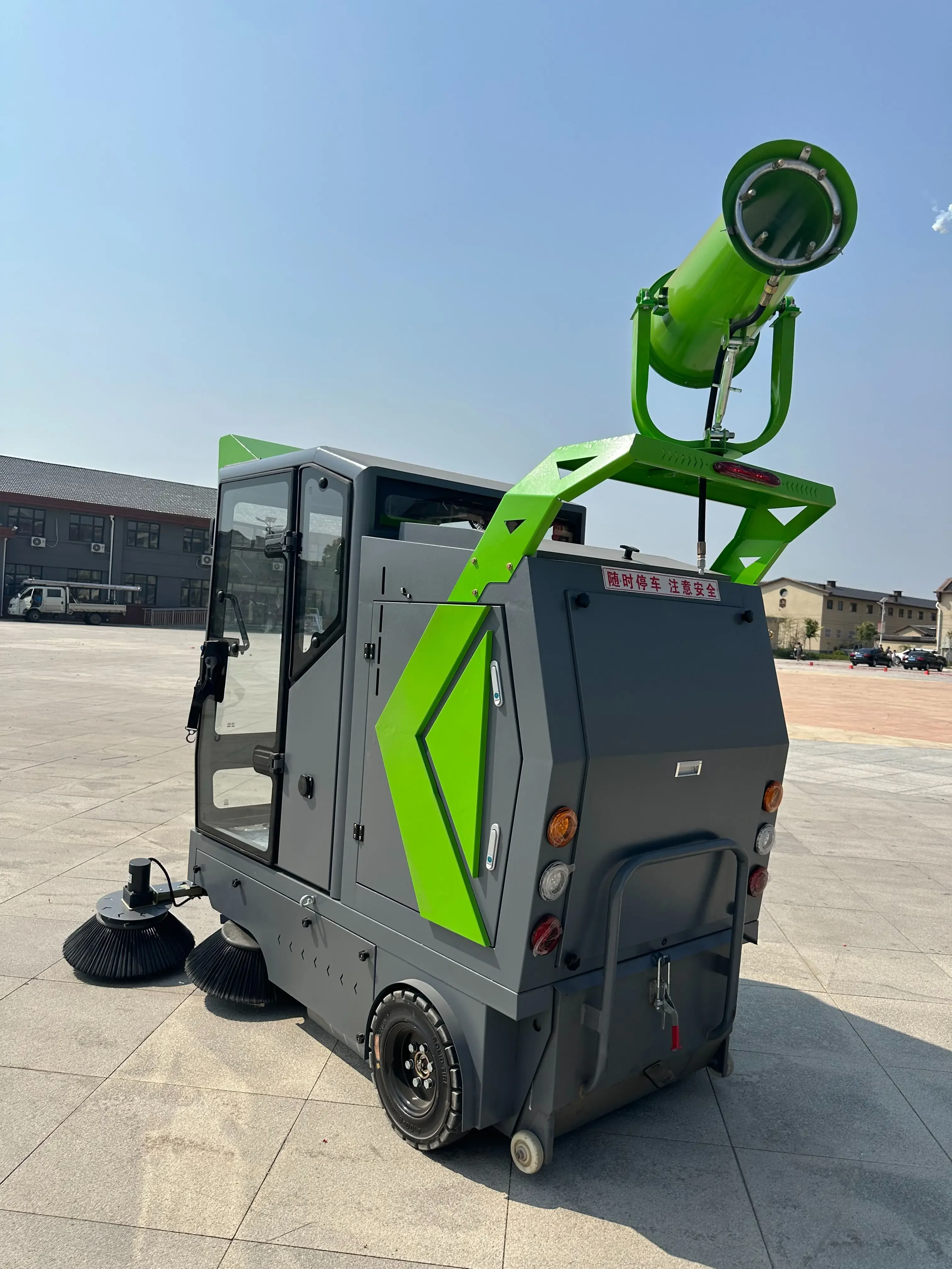 High Efficiency 48V Ride-On Electric Floor Scrubber Sweeper/Cleaner New Type with Automatic Motor Components and Core Brush