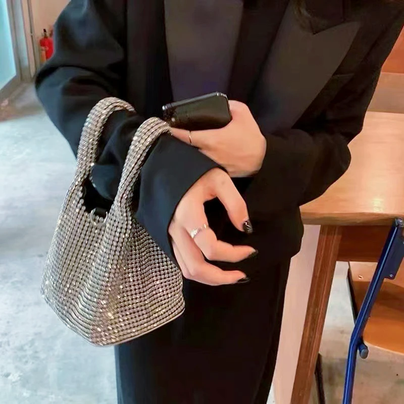 Shiny Crystal Diamond Women Purses and Handbags Rhinestone Bucket Tote Bag Crossbody Bags Chain Shoulder Bag Evening Party Bags