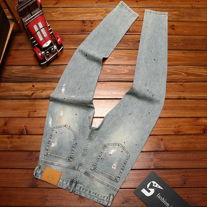 Męskie jeansy retro z dziurami, letni trend, modne, nostalgiczne, klasyczne, uliczne, przystojne, slim fit, dżinsowe spodnie z małymi nogawkami