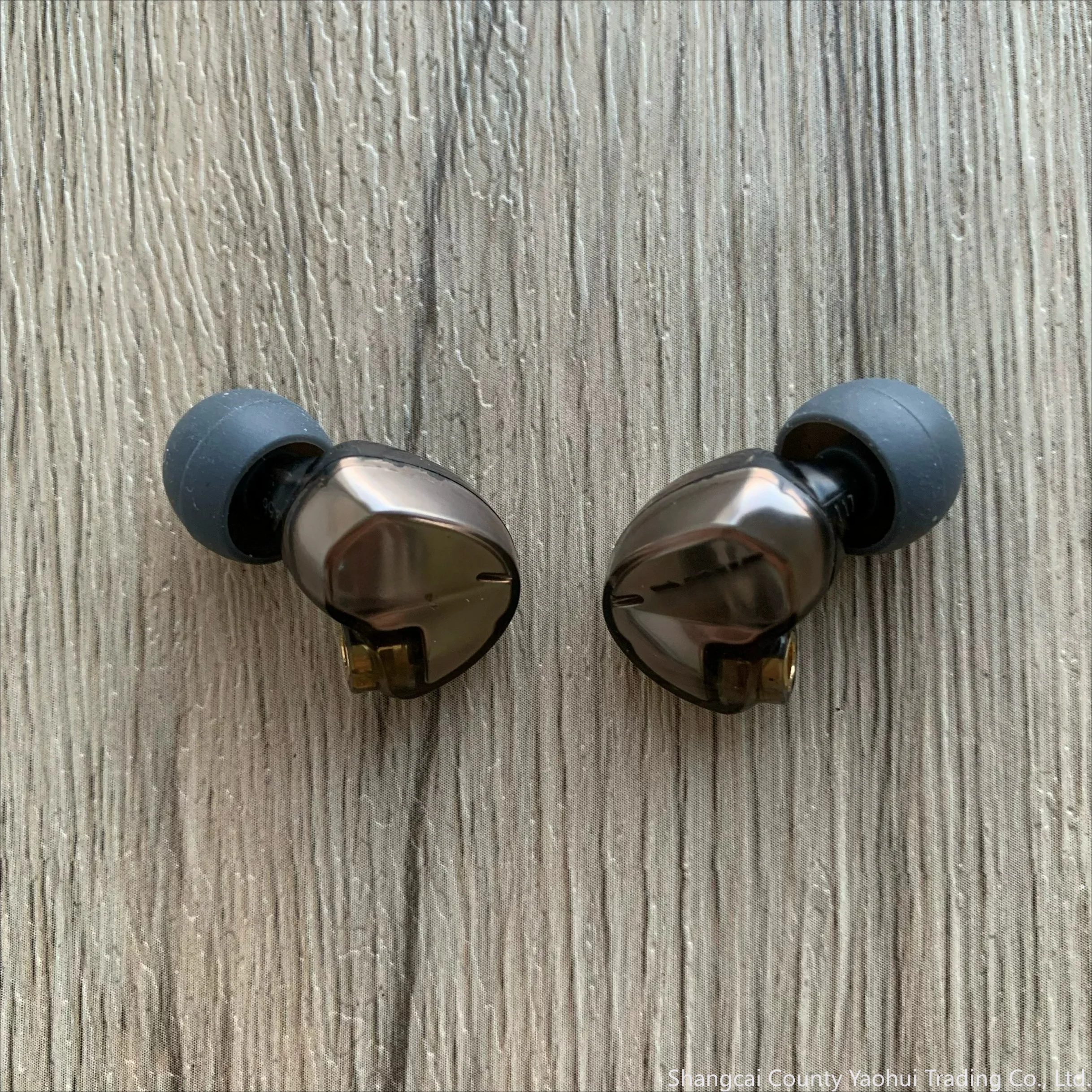 For Shure/SE535LTD three-unit moving iron in-ear earphones, a pair of units