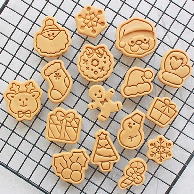 1Pcs Mini Christmas Cookie Mold Cute Santa Xmas Tree Snowflake Shaped Cookie Cutter Fondant Frosting Biscuit Stamp Dessert Mould