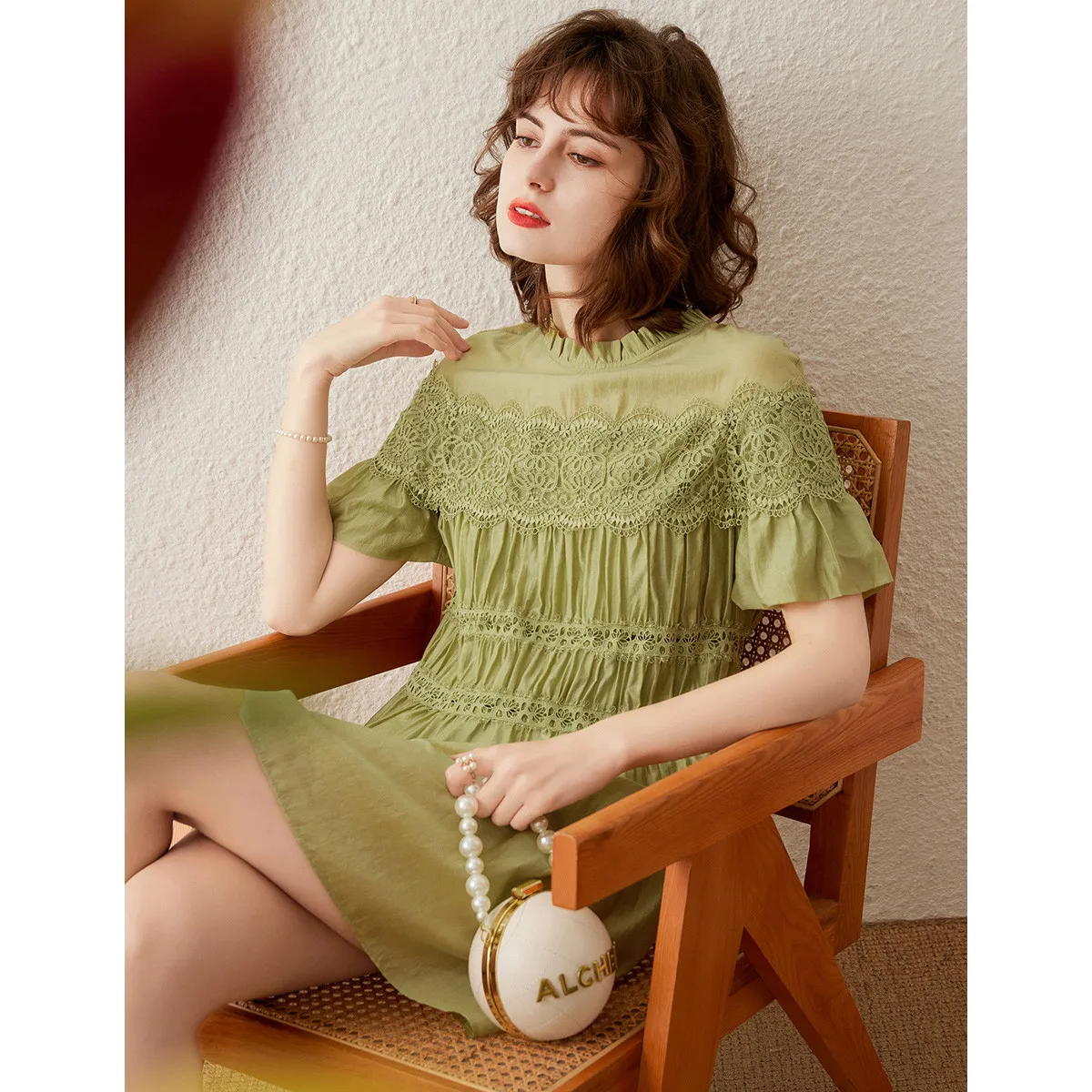 LOUIS YAO 2025 Zomer Zoete Veroudering Oorrand Ronde Hals Damesrok met Holle Kant Knijpen en Opvouwbare Dunne Jurk