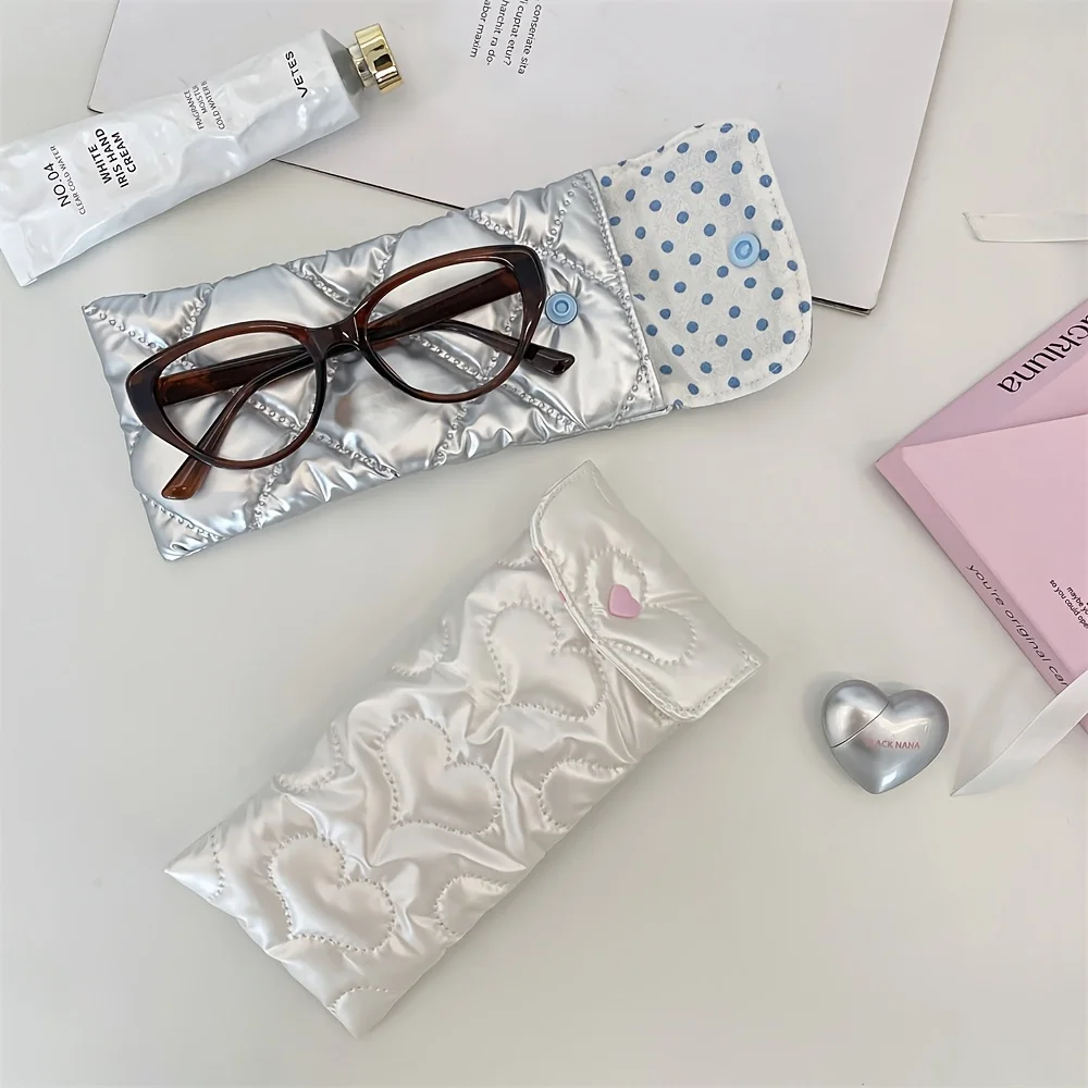 Niedliche herzförmige Brillen-Aufbewahrungsbeutel, tragbare Brillenetuis aus weichem Stoff für Reisen, Frauen als Geschenk
